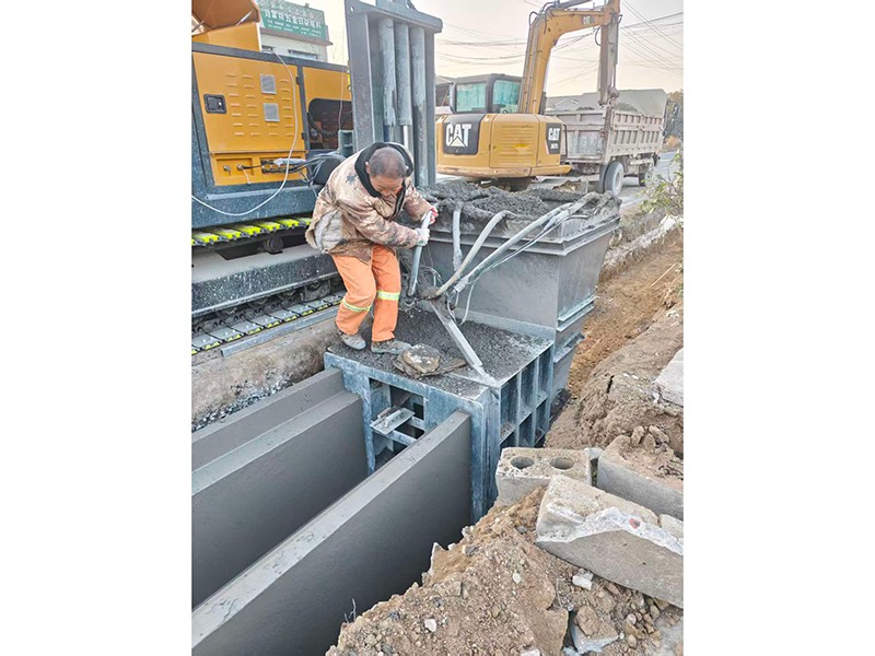 未来趋势：智能化、绿色化引领道路两侧水沟滑模机发展